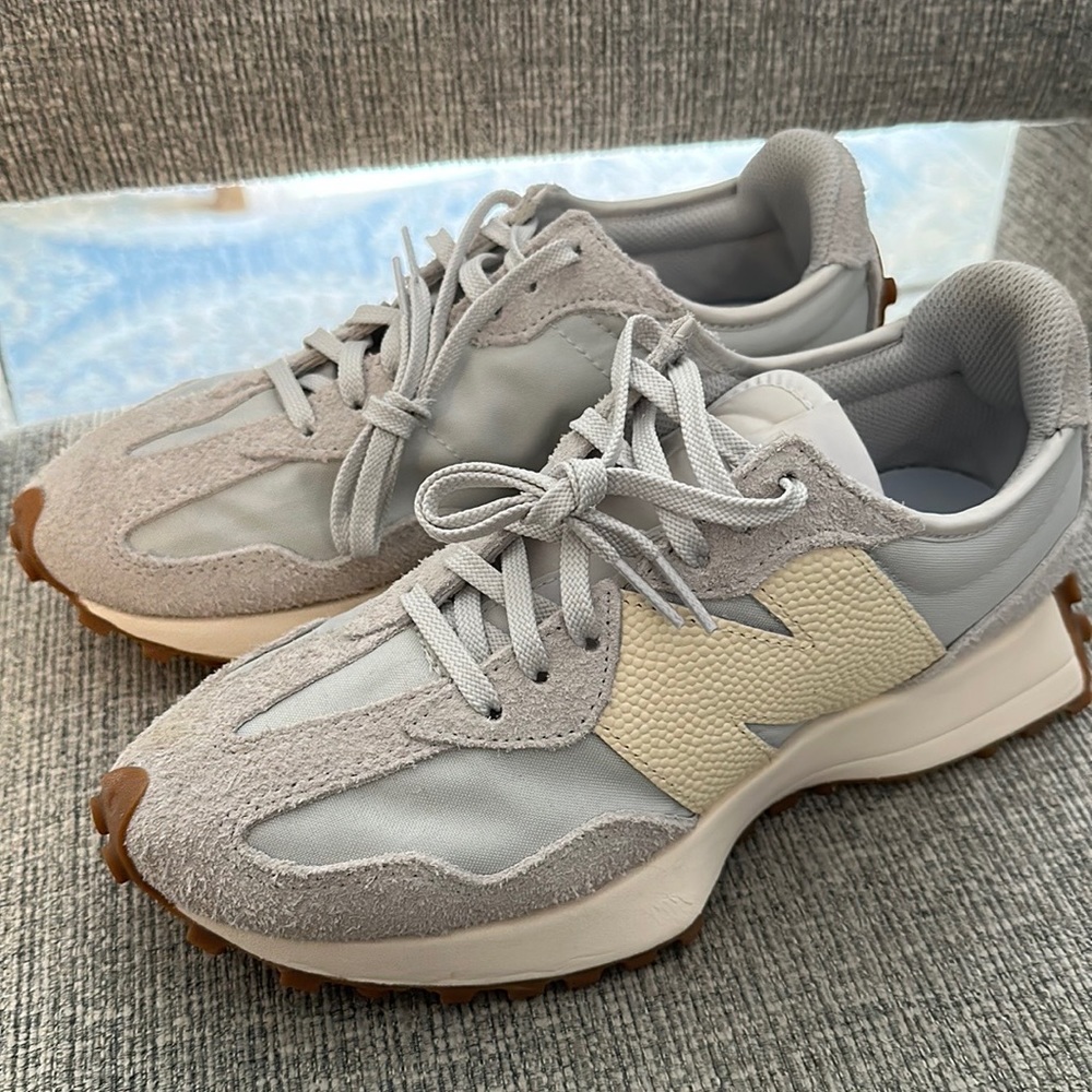 New Balance 327